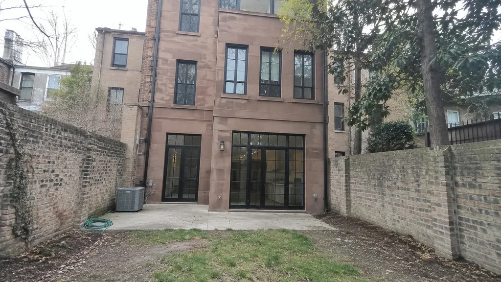 Brownstone garden room — the original photo