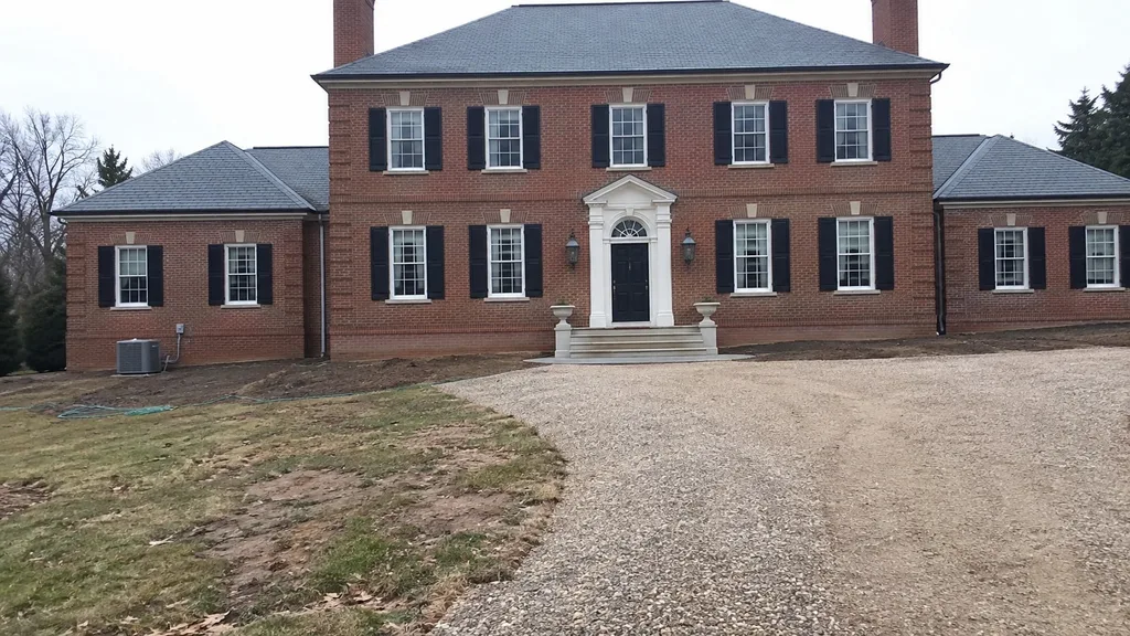 Georgian manor, clipped formal — the original photo
