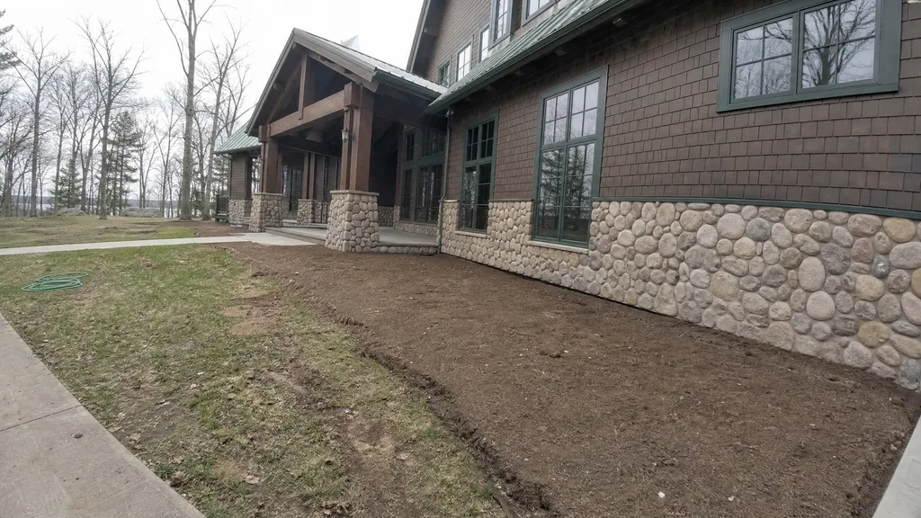 Mountain lodge, shade border — the original photo