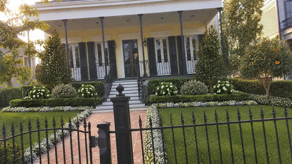 New Orleans Creole cottage, fragrant garden — the finished design