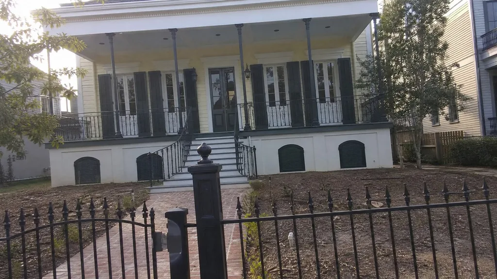 New Orleans Creole cottage, fragrant garden — the original photo