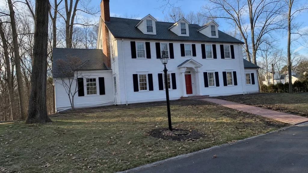 Shaker Heights Colonial, foundation beds — the original photo