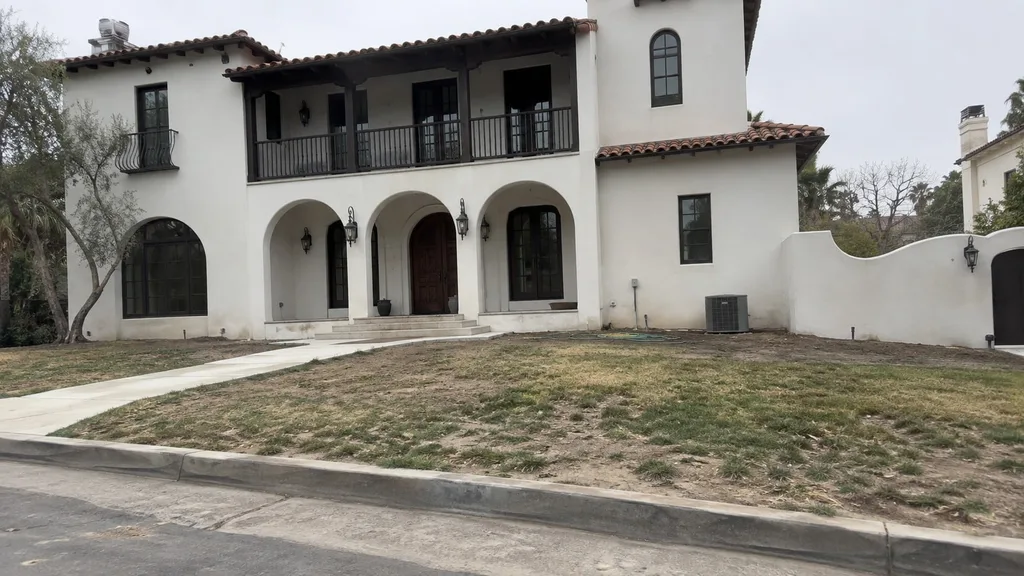 Spanish colonial, gravel garden — the original photo