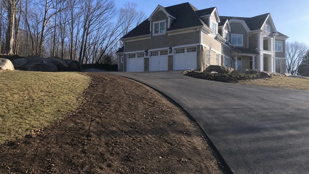 Westchester shingle house, driveway border — the original photo
